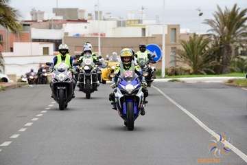 Rugidos moteros en Telde contra los guardarraíles sin protección (Foto Canariasenmoto.com)